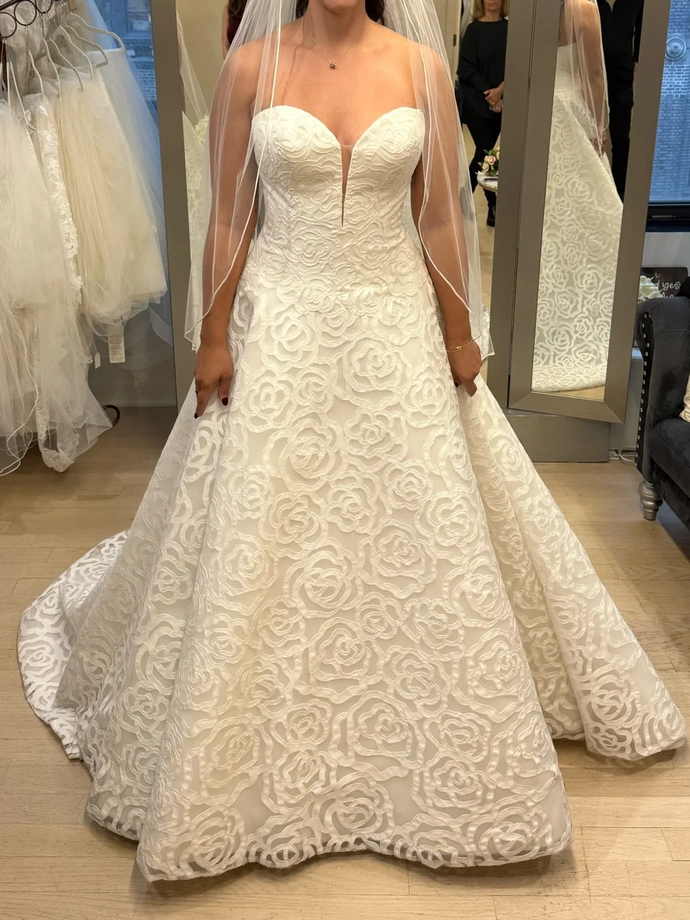 Pronovias Louelle Strapless Floral Lace Wedding Gown – NWT - Picture 8 of 8